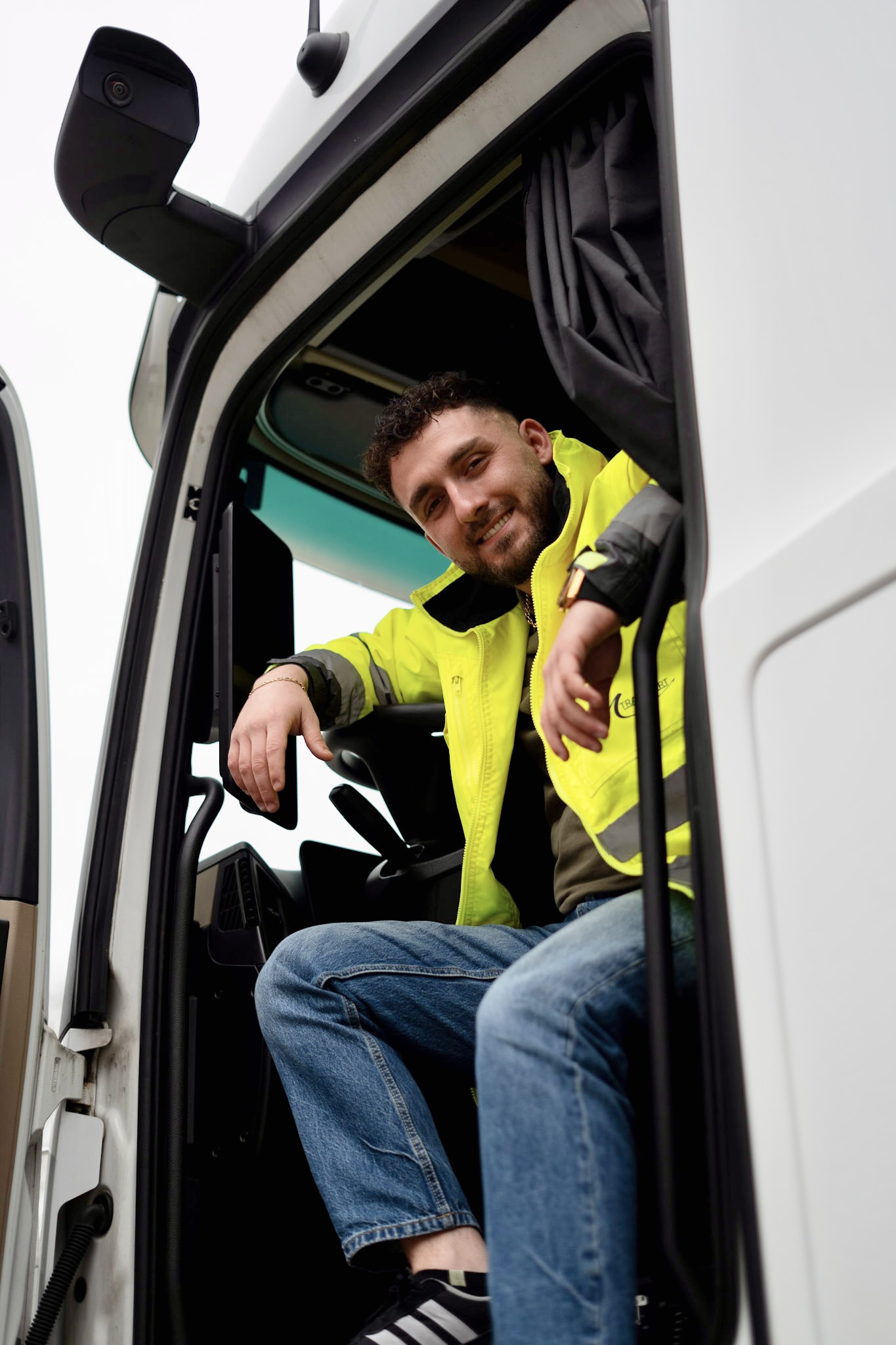 Fahrer von M-Transport im Führerhaus